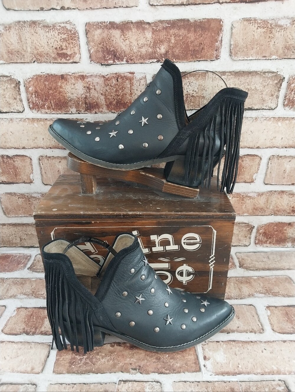 Pre-owned Circle G fringe Ankle Booties